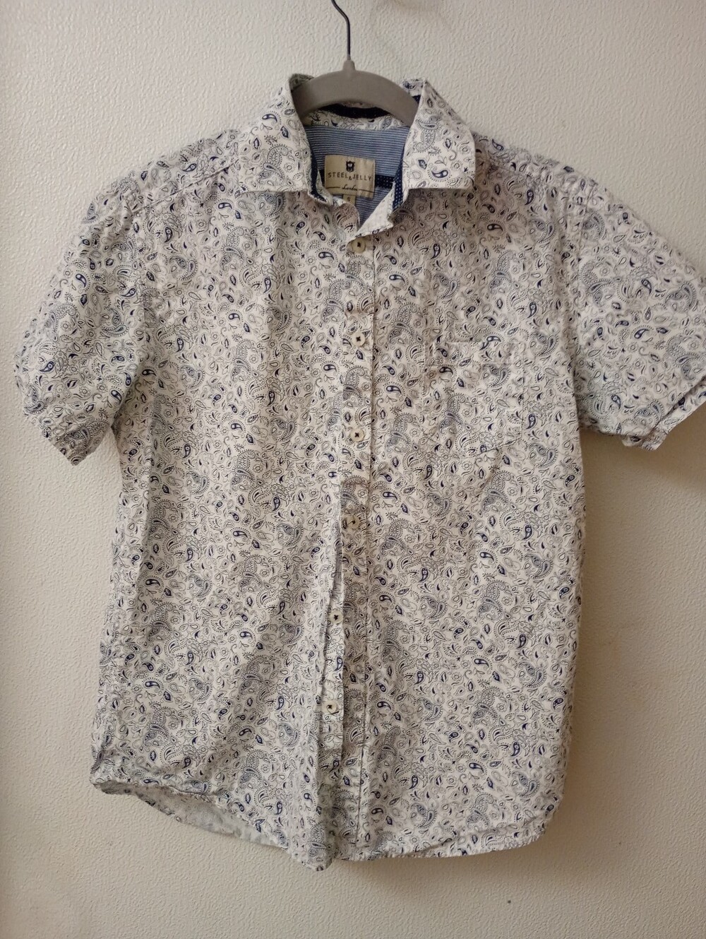 Strellson White Short-Sleeve Paisley Button-Down Shirt with Navy Accents